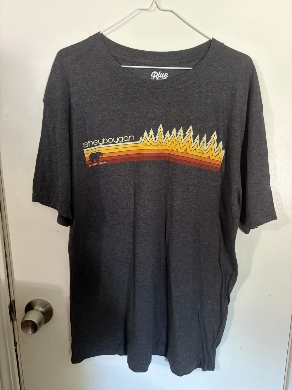 NWOT Men’s Blue 84 Large Sheboygan Graphic Tee Charcoal Retro Yellow/Orange